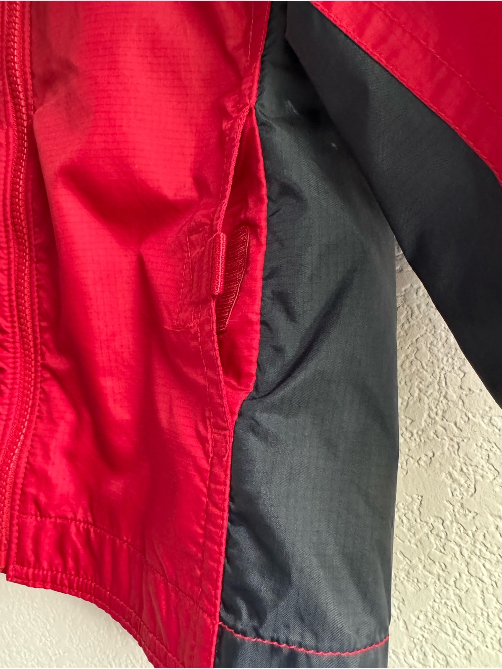 Gap Kids Red Windbreaker Jacket UK Flag Hooded XS (4-5) Lightweight - Picture 4 of 17